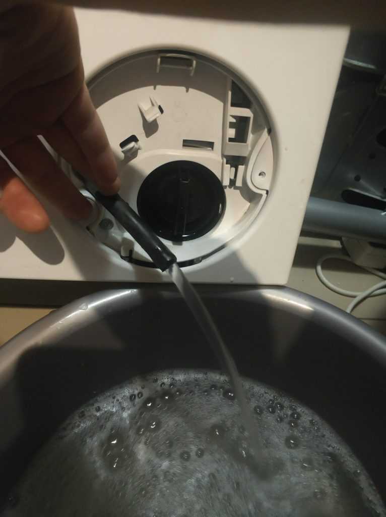 Стиральная машина не сливает воду: что делать? почему не сливается?