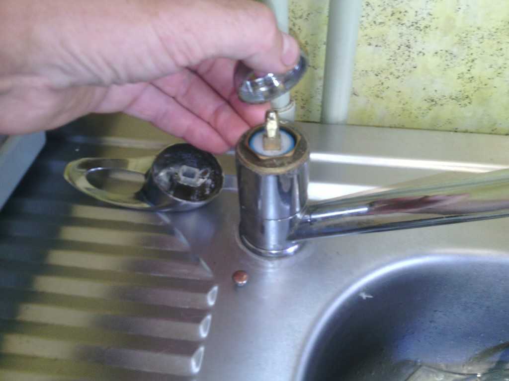 Чистящее средство для сантехники: чем почистить унитаз, ванну и раковину