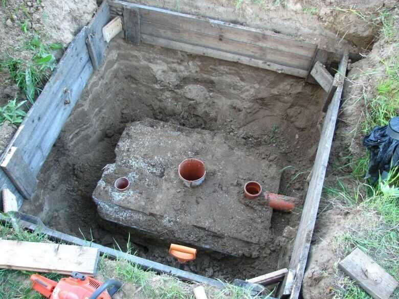 Как правильно сделать выгребную яму, чтобы не откачивать
