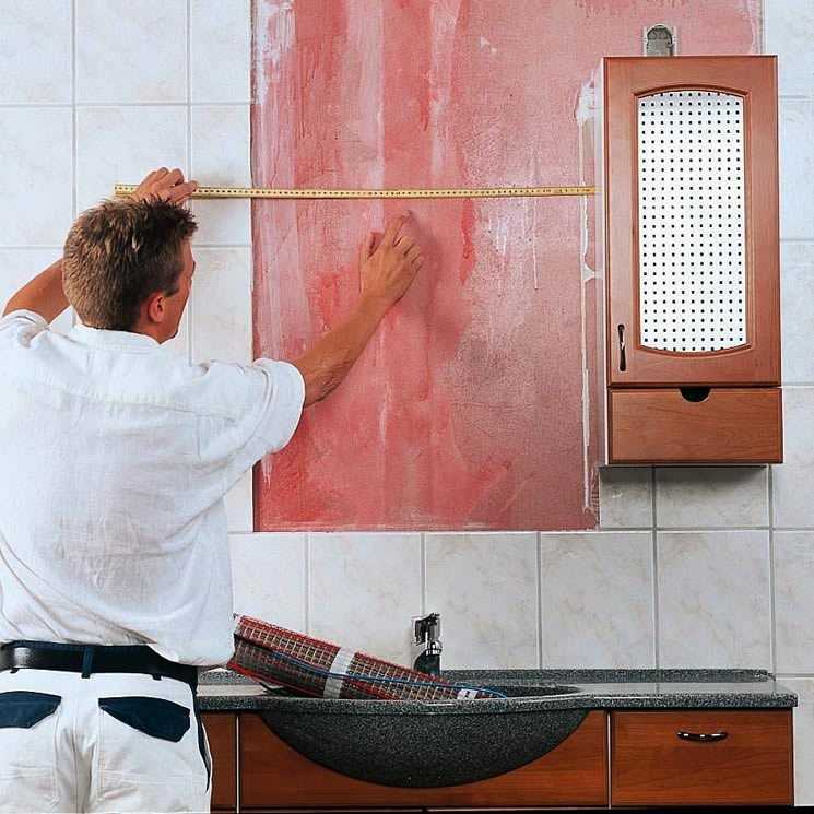8 способов как повесить зеркало в ванной на плитку