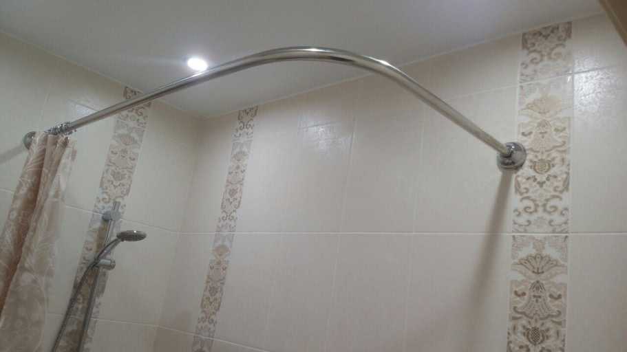 Штанга для шторы в ванную комнату: особенности выбора и установки