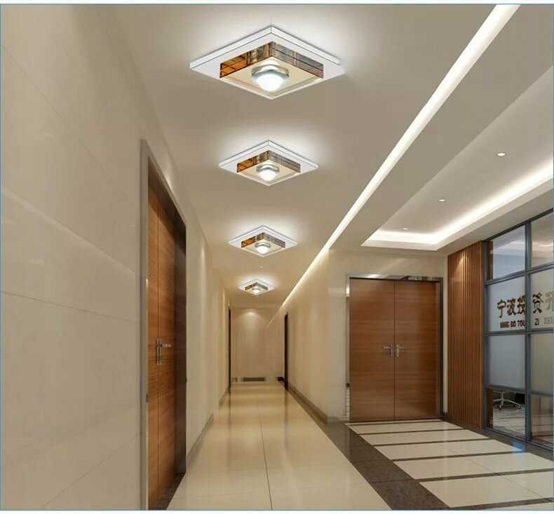 Потолок в прихожей, в маленьком коридоре с точечными светильниками - 46 фото