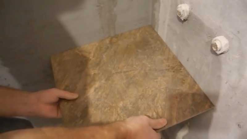 Как и чем выровнять стены в ванной комнате под плитку — пошаговое видео и фото
