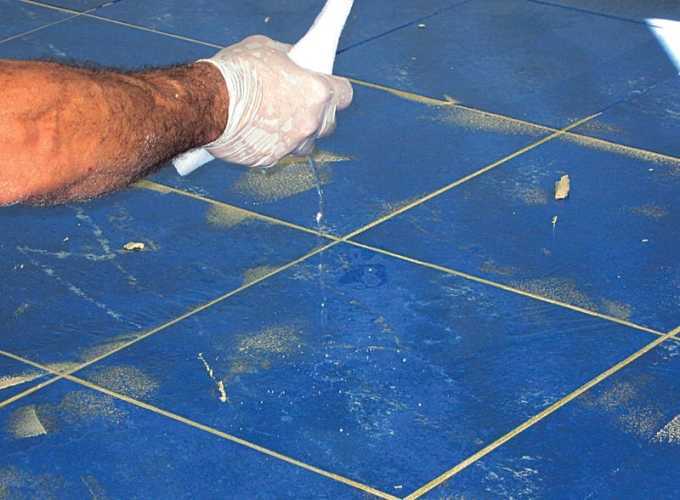 Какими способами очистить кафель от плиточного клея для повторной установки