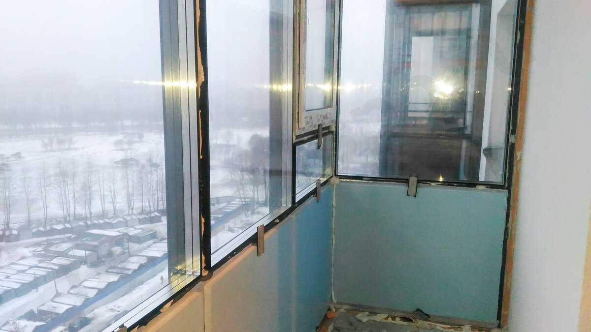 Зимнее остекление лоджии или балкона: можно ли стеклить и особенности зимнего застекления