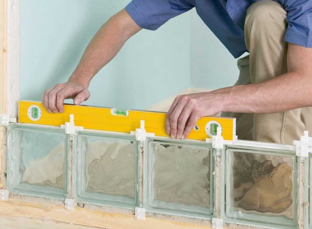 Как установить стеклянные блоки - инструкция по установке стен из стеклоблоков