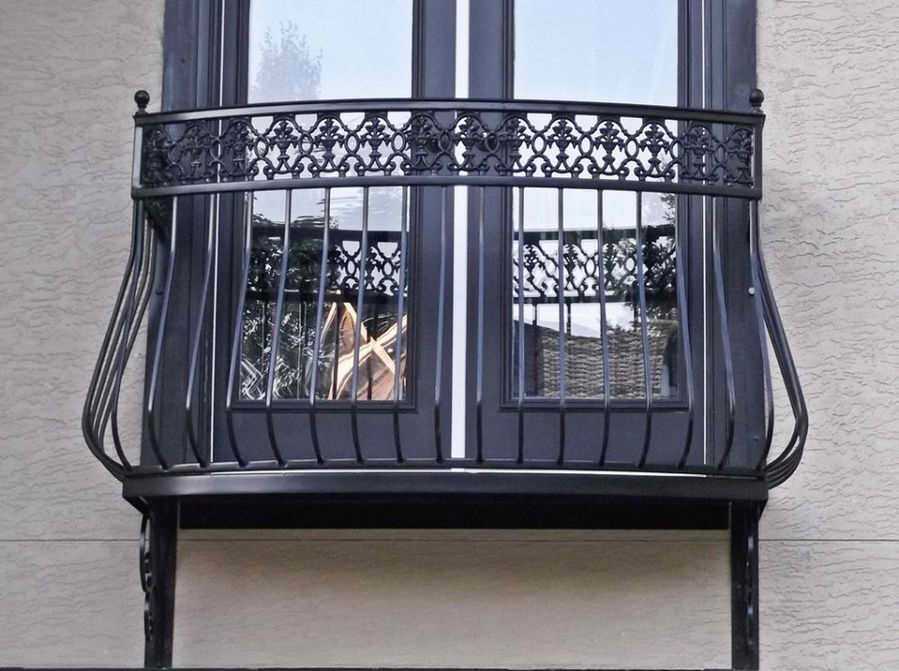 Современный французский балкон, фото внутри и снаружи, как сделать своими руками французское остекление, кованые французские балконы, фото примеров работ.