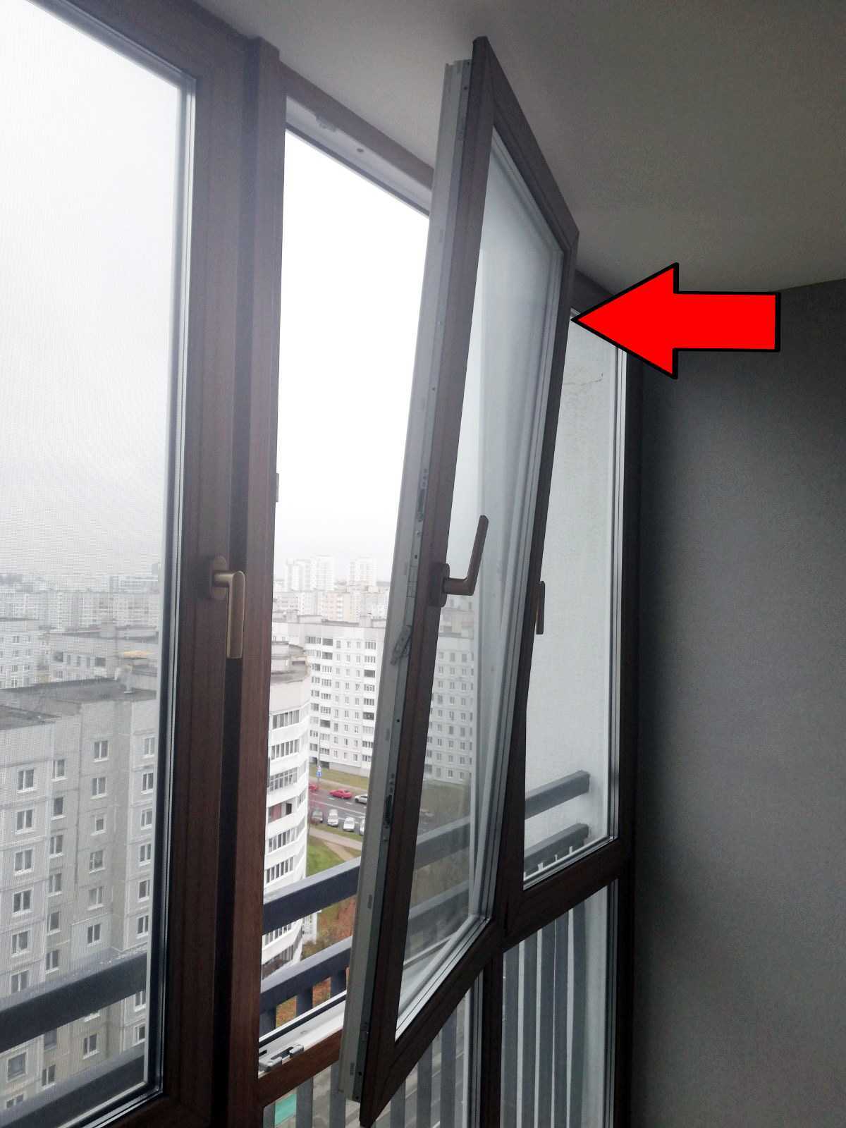 Как быть, если пластиковое окно открылось сразу в двух положениях?
