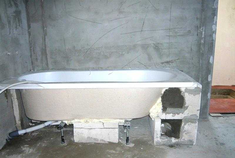 Как закрепить ванну к стене, к полу, крепеж, фиксация ножек