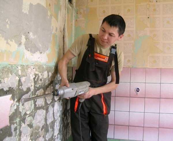 Как снять старую плитку в ванной: со стен и пола, инструкция