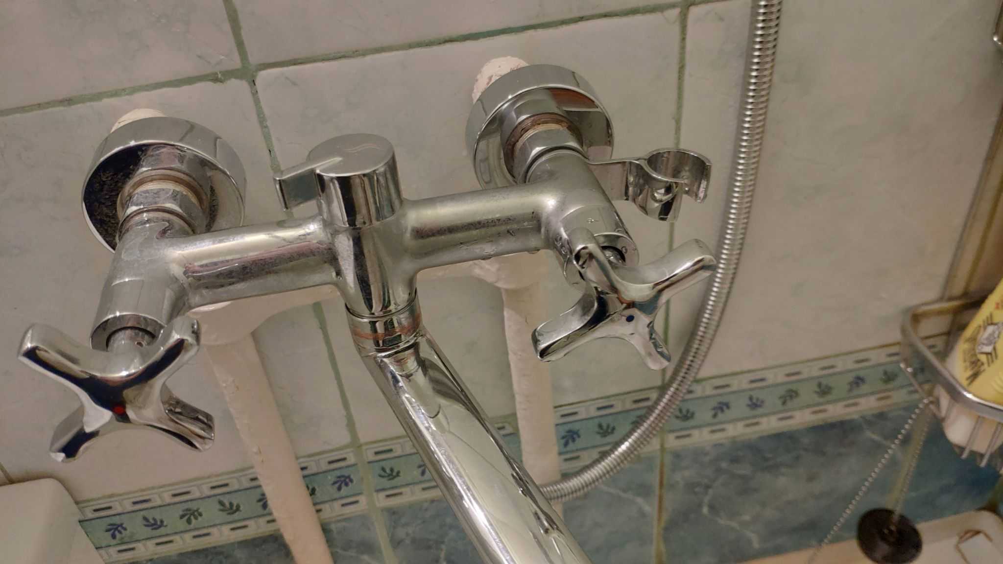 Как поменять смеситель в ванной своими руками: - как поменять кран в ванной комнате