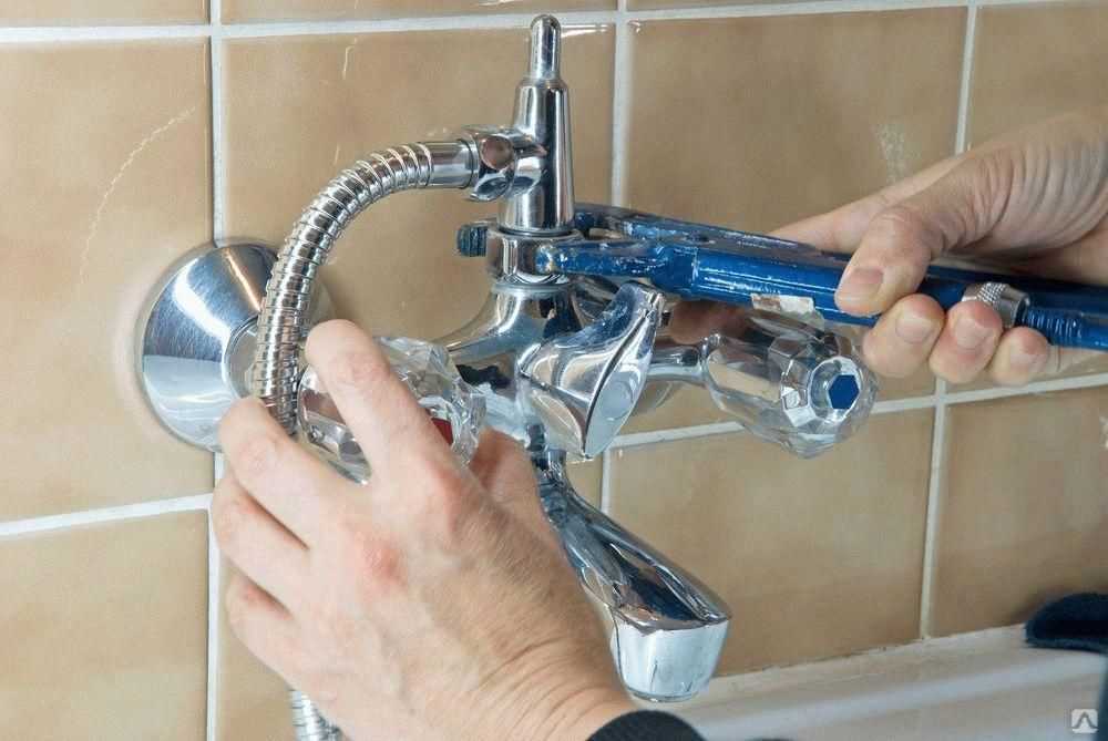 Как разобрать смеситель в ванной переключатель на душ