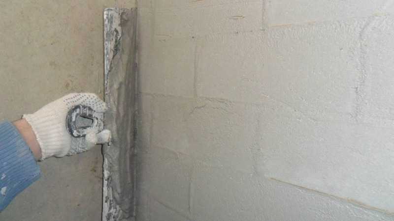 Как выровнять стены в ванной под плитку: чем выровнять стену под плитку