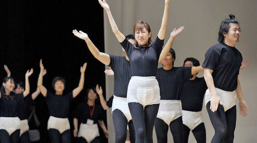 Японские странности или зачем девушек на востоке проверяют на наличие нижнего белья