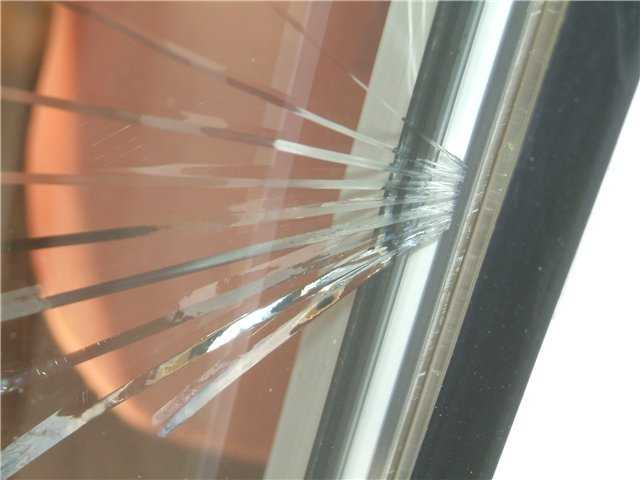 Чем заклеить лопнувшее оконное стекло. как с помощью обычного суперклея устранить трещины на стекле автомобиля