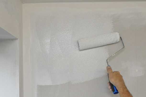 Водостойкая шпаклевка для ванной: влагостойкая, какую выбрать, видео-инструкция по монтажу своими руками, фото и цена
