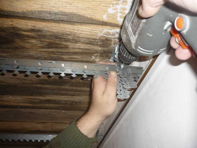 Монтаж реечного потолка своими руками: порядок работ и особенности (видео)