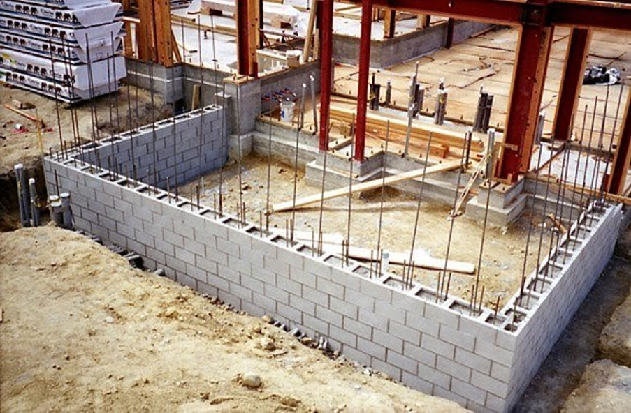 Строим дома из бетонных блоков, особенности,классификация, виды