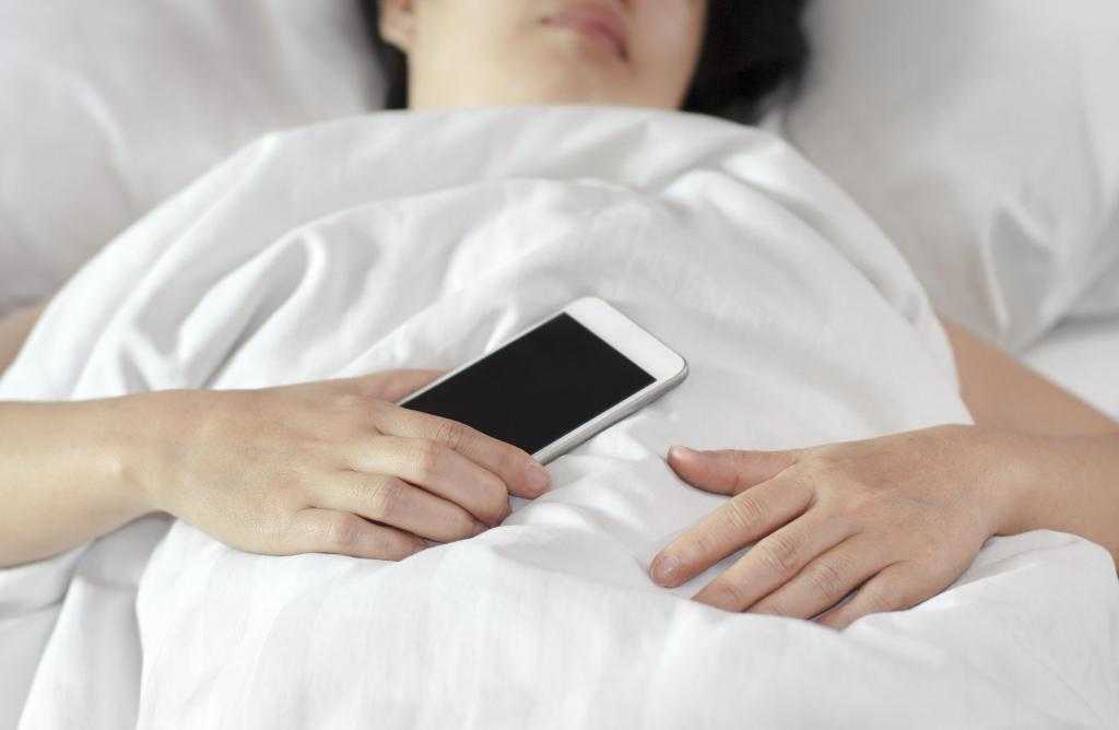 Что будет если положить телефон под подушку? - ваша онлайн-энциклопедия