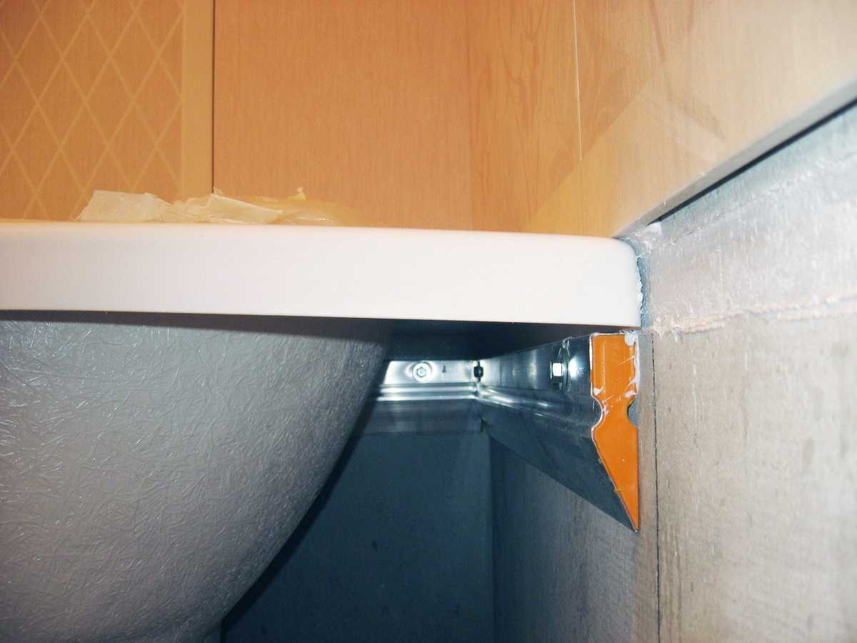 Установка акриловой ванны на каркас и крепление к стене