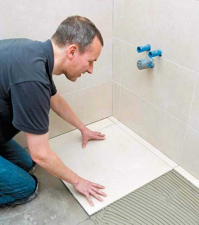 Нередко для оформления ванной комнаты используется кафель Но чтобы сделать все правильно, следует узнать, как положить плитку на пол Рекомендации специалистов