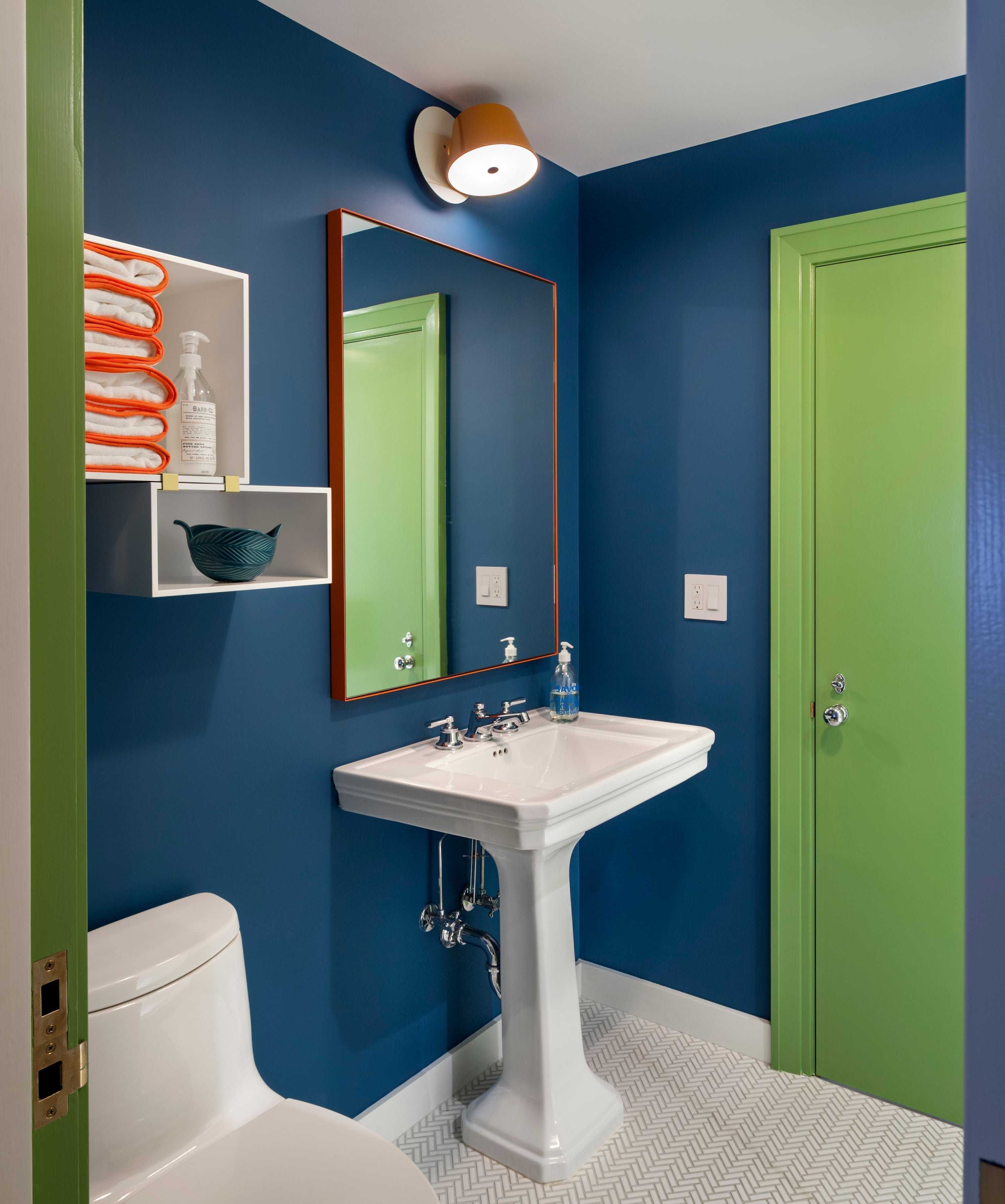 Покраска стен в ванной комнате вместо плитки: в какой цвет покрасить .